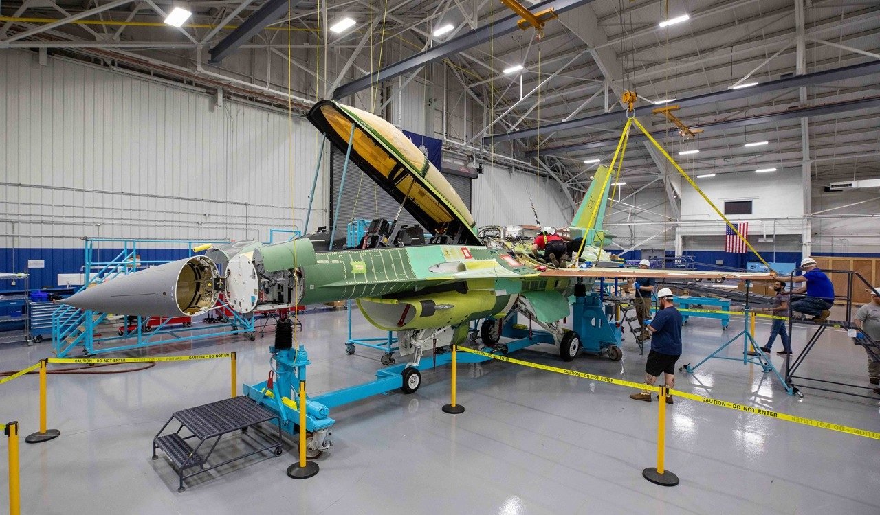 مقاتلة F-16 من داخل منشات شركة لوكهيد مارتن (المصدر | lockheedmartin)