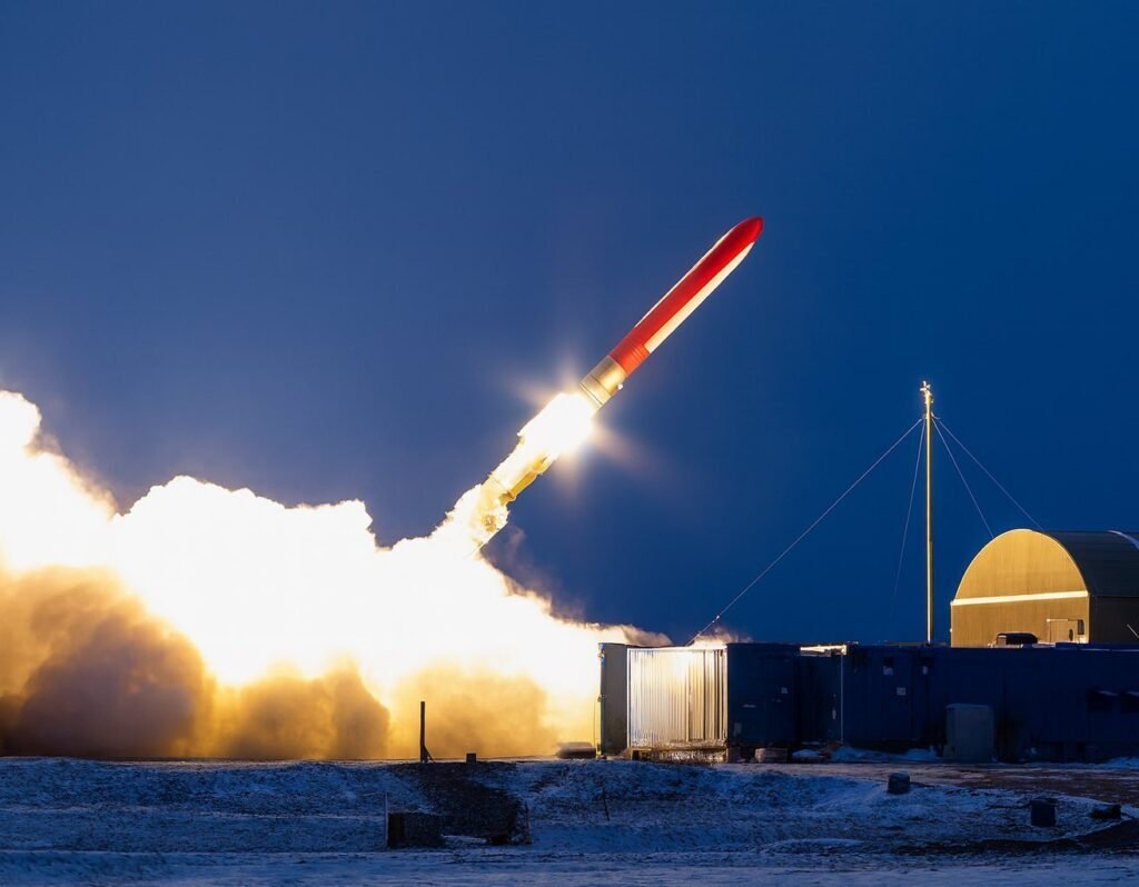 لحظة اطلاق صاروخ "بوريفيستنيك" النووي الروسي الجديد.