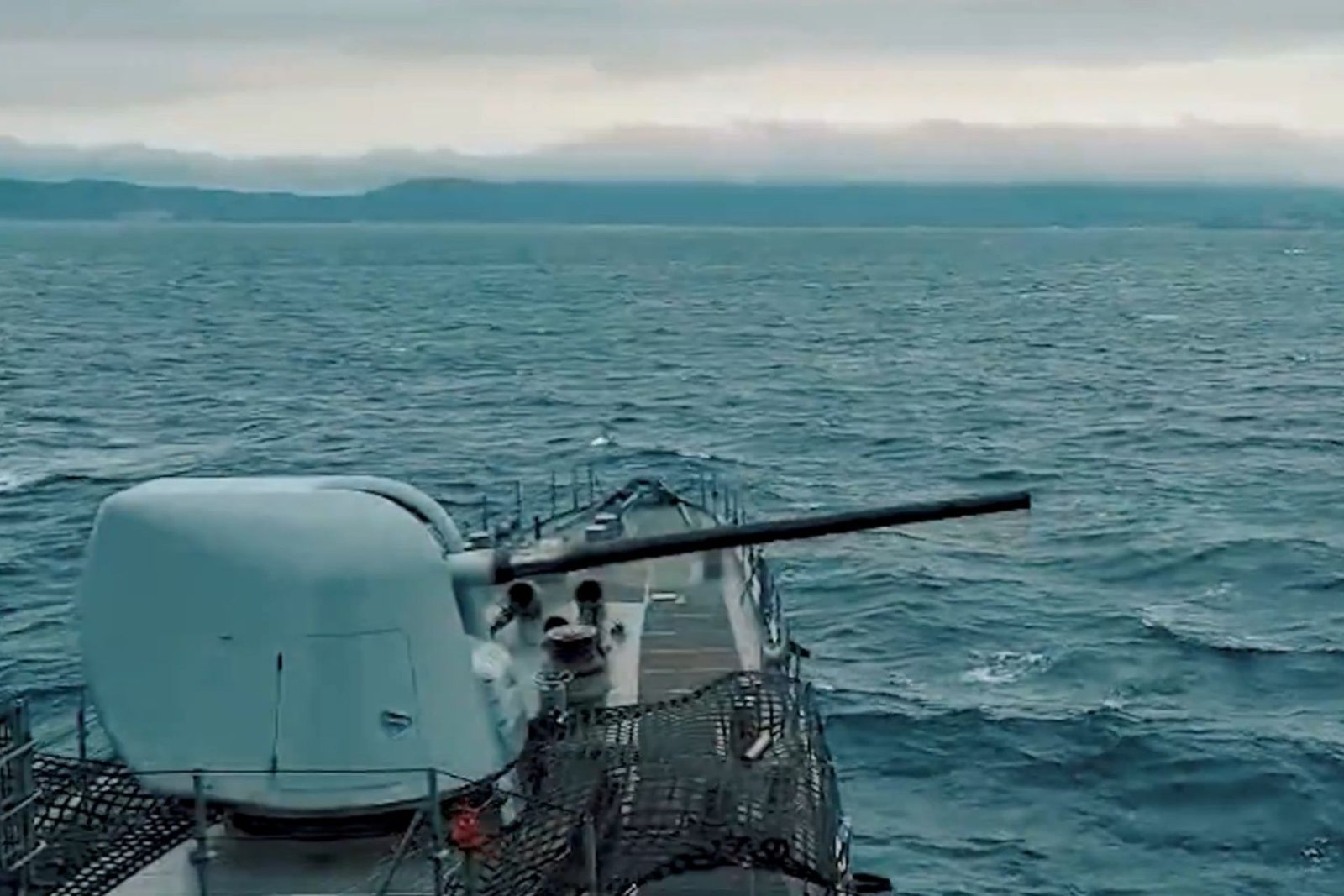 اختبار أول سبطانة مدفع بحري من عيار 127 ملم تركية بالكامل