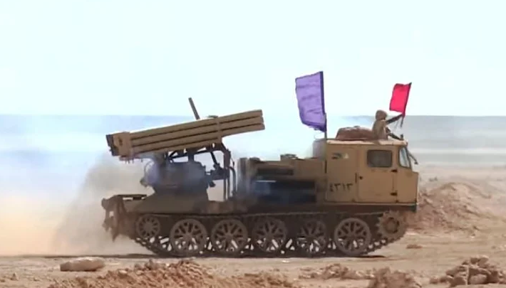 راجمة مصرية تعتمد على جرار ATS-59G قبل تعديلها لتصبح فيما بعد رعد 200