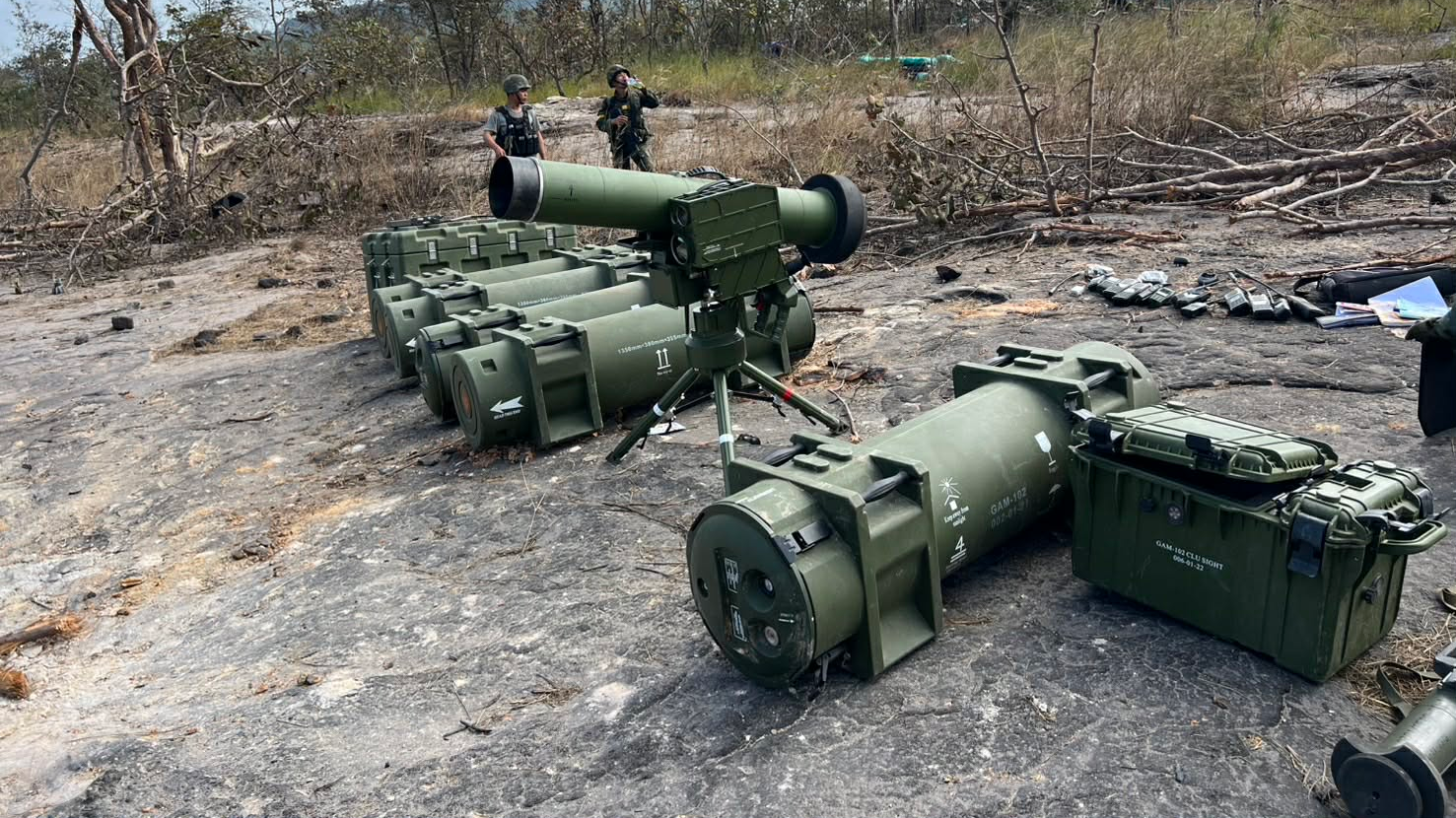 صواريخ GAM-102LR الصينية الموجهة المضادة للدبابات أسرتها القوات التايلاندية من القوات الكمبودية خلا المناوشات بين تايلاند وكمبوديا